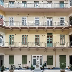 Cozy Boho Apartment, Super Central, Parliament, Netflix , Budapest Ungheria